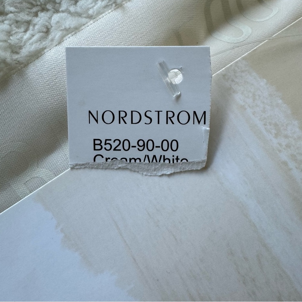 BAREFOOT DREAMS THROW CREAM/WHITE STRIPE - Picture 4 of 4